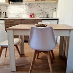 Appartement Cosy Entier, Parking Gratuit Dans La Rue