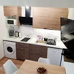 Appartement Cosy Entier, Parking Gratuit Dans La Rue