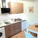 Appartement Cosy Entier, Parking Gratuit Dans La Rue